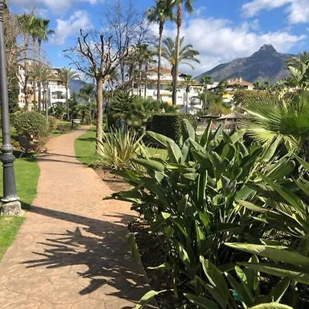 La Dama De Noche - Puerto Banus Marbella